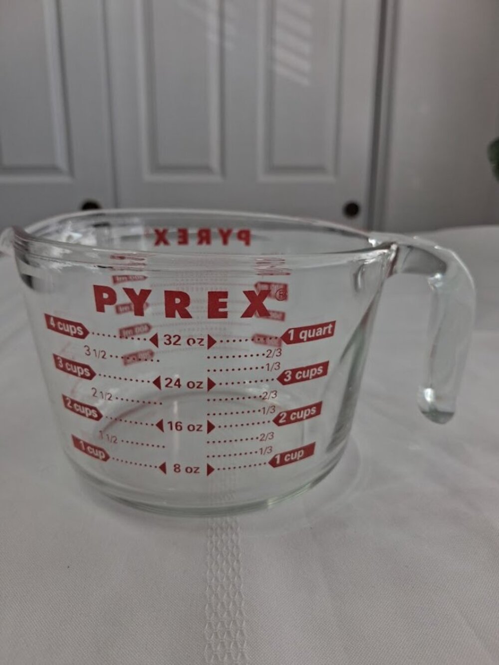 Vintage PYREX 4-cup/1-liter Glass Measuring Cup with Red Lettering